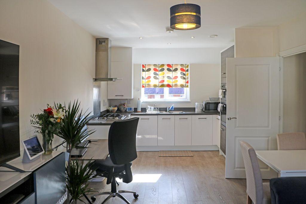 Dimmer Drive, Wilton, Salisbury SP2 0FL 2 bed flat £215,000