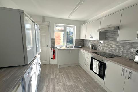 5 bedroom semi-detached house to rent, Available in February 2026! - 1 Room - Oldbury Road