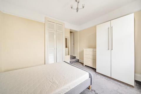 2 bedroom flat for sale, Woking,  Surrey,  GU22