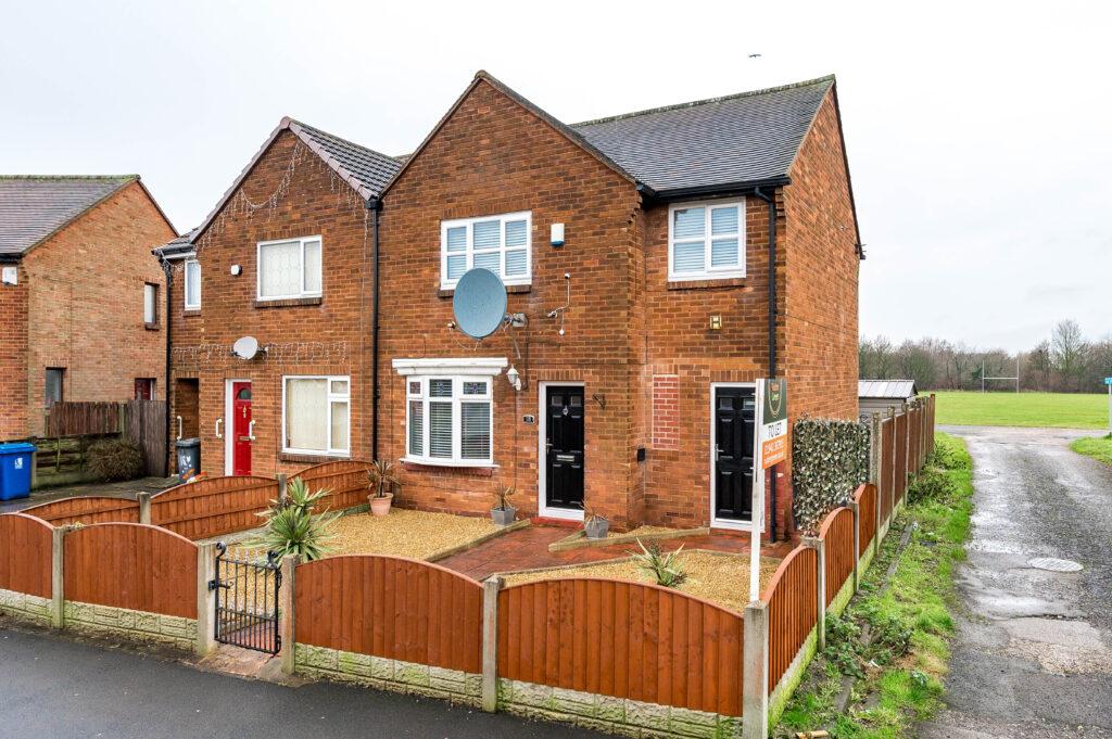 Keats Avenue, Poolstock, Wigan WN3 5TU 3 bed semidetached house £750