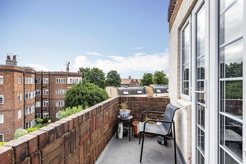 235 Chiswick Village, London, W4 3DF
