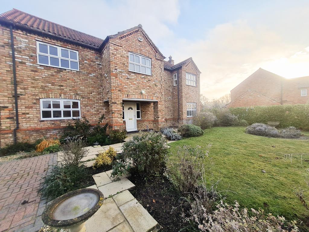 Grange Close, Ingham, Lincoln, LN1 5 bed detached house £1,950 pcm (£