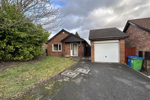 2 bedroom detached house to rent, Fallowfield Drive, Shawclough, Rochdale