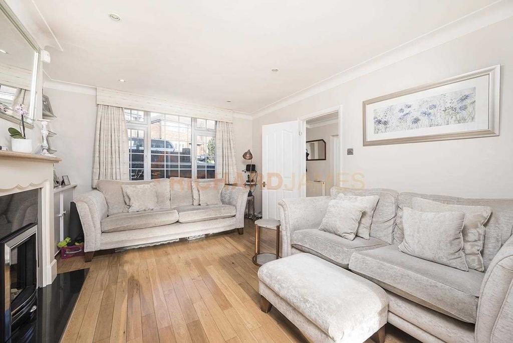 The Reddings, Mill Hill 4 bed semidetached house £1,000,000