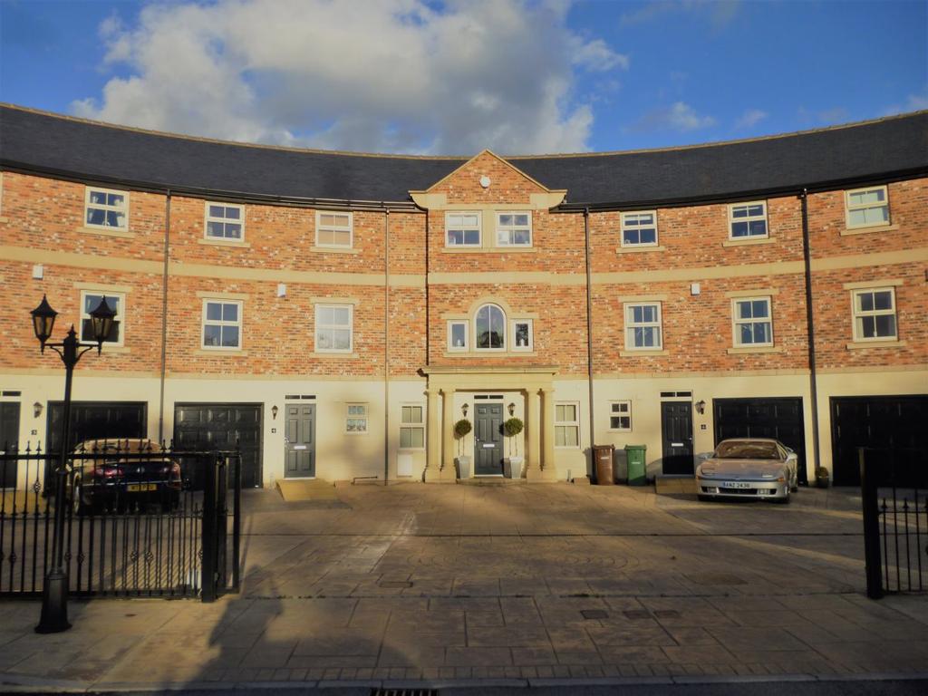 Brook Crescent, Wakefield 5 bed townhouse to rent £1,395 pcm (£322 pw)
