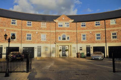 5 bedroom townhouse to rent, Brook Crescent, Wakefield