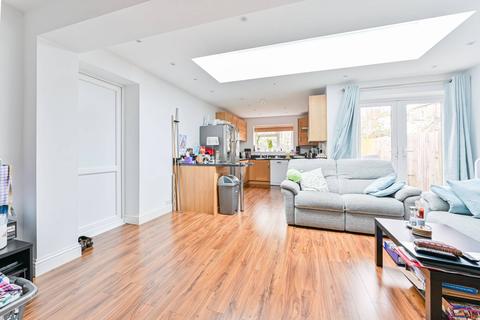 4 Jeymer Drive, Greenford, UB6 8NS