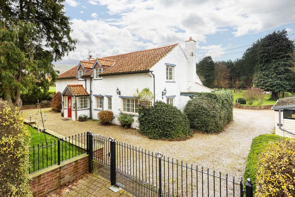 Main Street, Potter Brompton YO12 4 bed detached house for sale £625,000