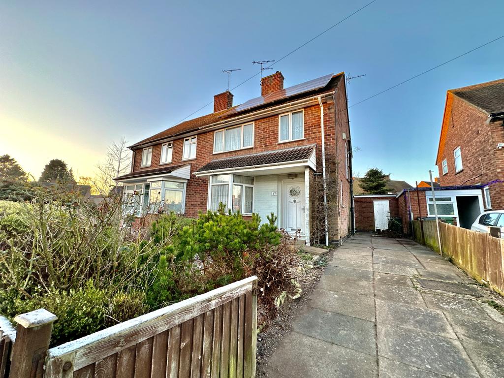 Valley Drive, Braunstone Town 3 bed semidetached house £200,000