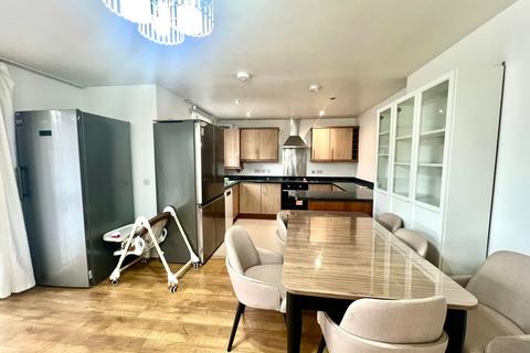 2 bedroom flat to rent, Ithaki Court, Town Road N9