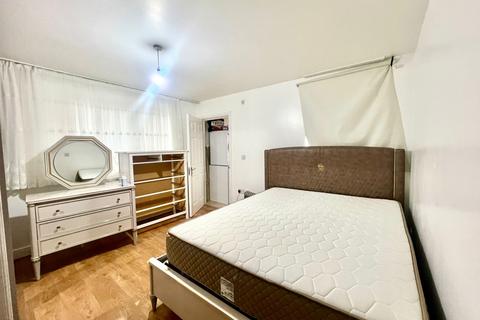 2 bedroom flat to rent, Ithaki Court, Town Road N9