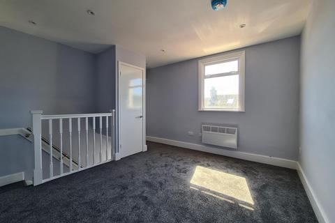 1 bedroom flat to rent, Gordon Road, Chatham, ME4