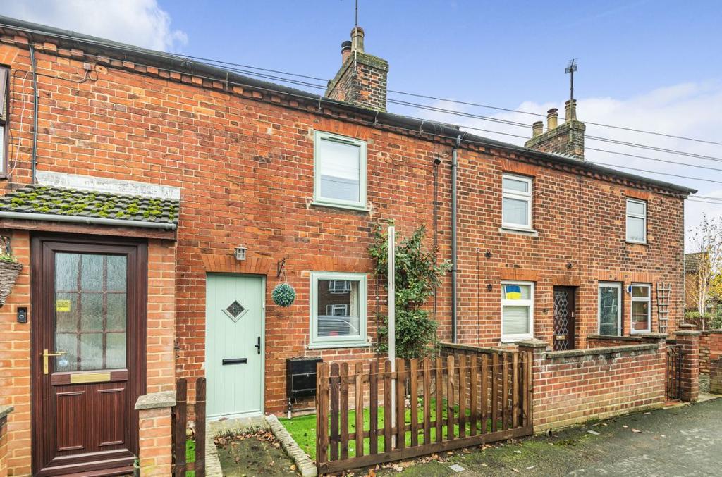 High Street, Clapham, Bedford 2 bed cottage £240,000