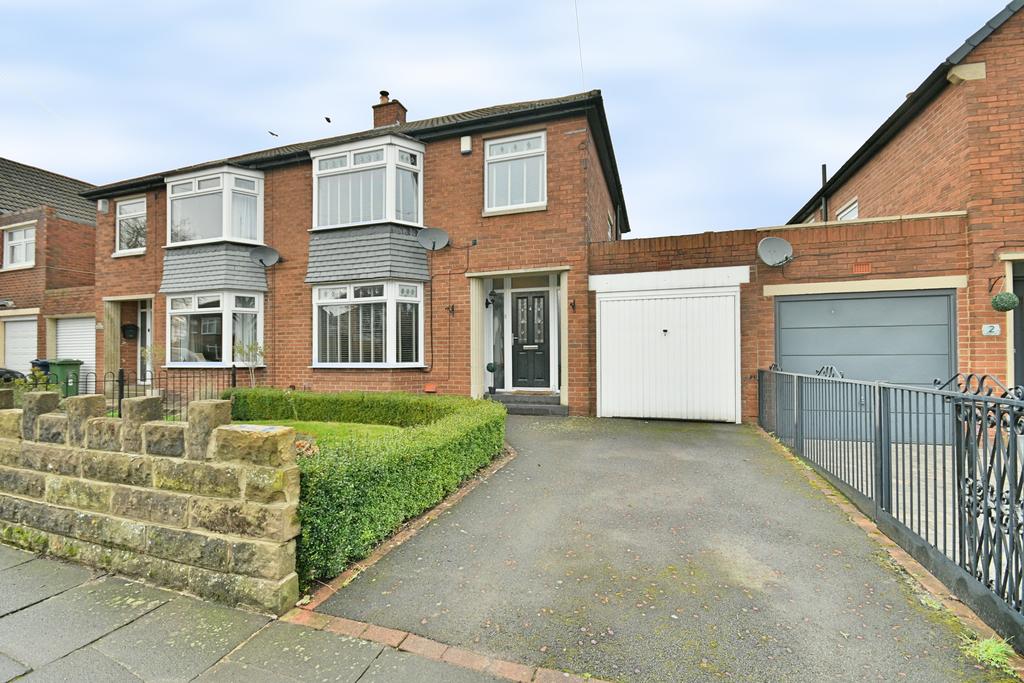 Oakfield Road, Whickham 3 bed semidetached house £300,000
