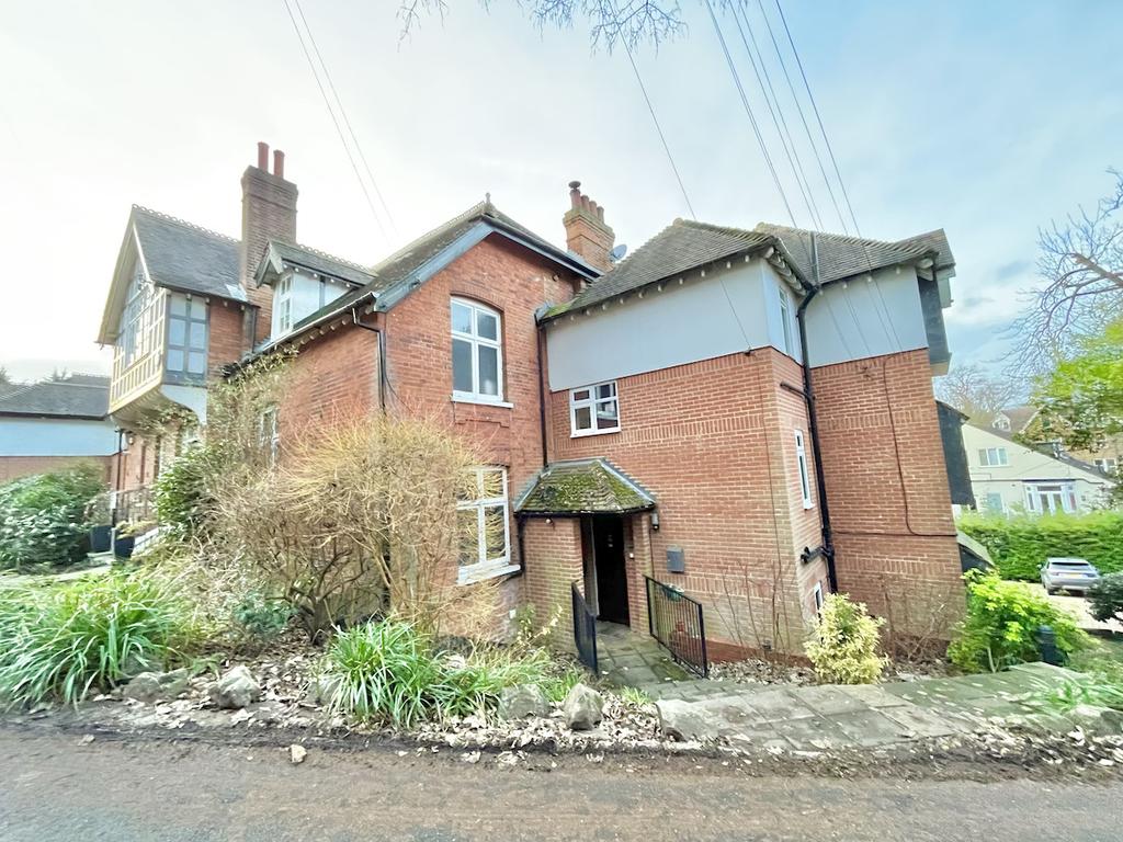The Mount, Chislehurst, Bromley, BR7 2 bed flat £1,700 pcm (£392 pw)