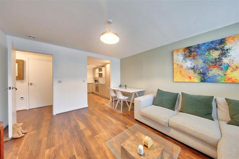 1 bedroom property to rent, Phoenix Way, SW18