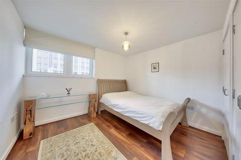 1 bedroom property to rent, Phoenix Way, SW18