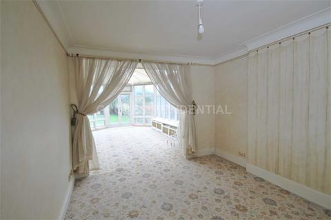 10 The Glebe, Worcester Park, KT4 7PF