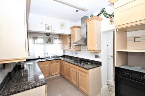 10 The Glebe, Worcester Park, KT4 7PF