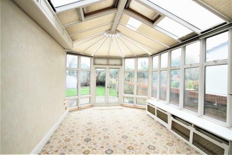 10 The Glebe, Worcester Park, KT4 7PF