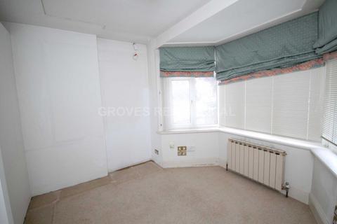10 The Glebe, Worcester Park, KT4 7PF