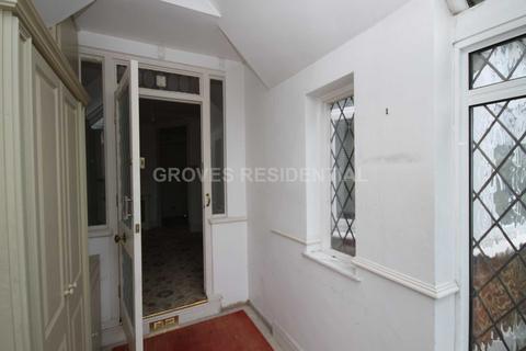 10 The Glebe, Worcester Park, KT4 7PF