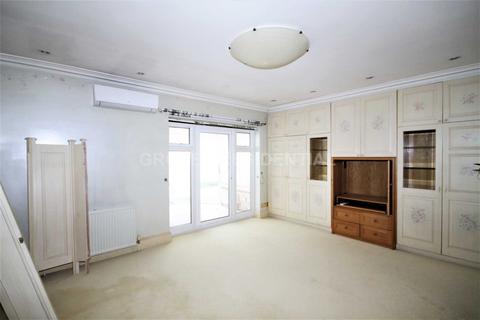 10 The Glebe, Worcester Park, KT4 7PF