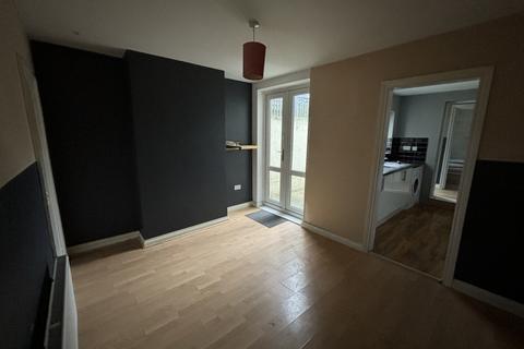 3 bedroom terraced house to rent, Dale Street, Chatham, ME4