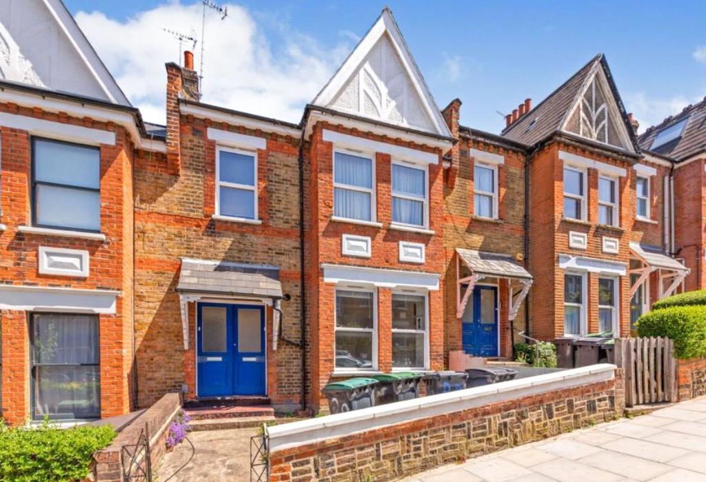 Uplands Road, London, N8 2 bed apartment £550,000