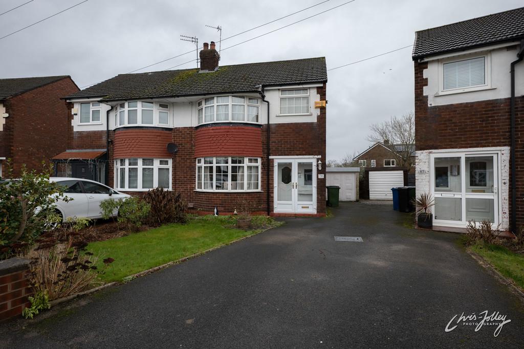 Dovedale Road, Offerton, Stockport SK2 5DZ 3 bed semidetached house