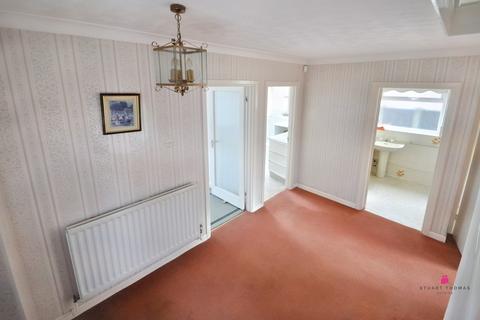 17 Alexandra Road, Rayleigh, SS6 8HT