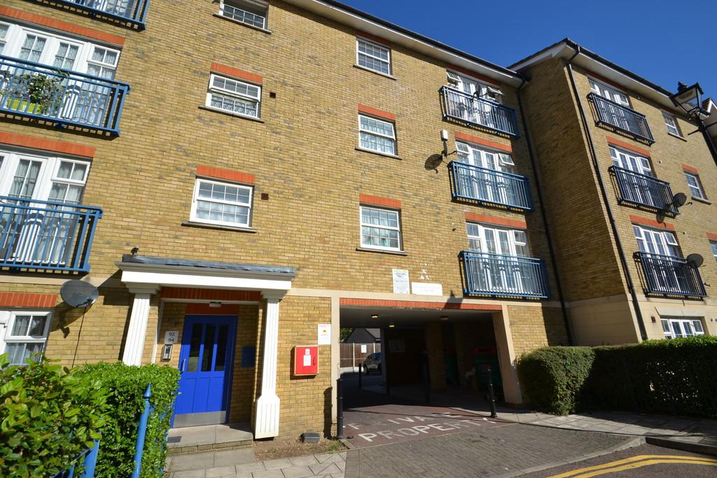 Queensbury Place, Manor Park 2 bed flat £1,400 pcm (£323 pw)