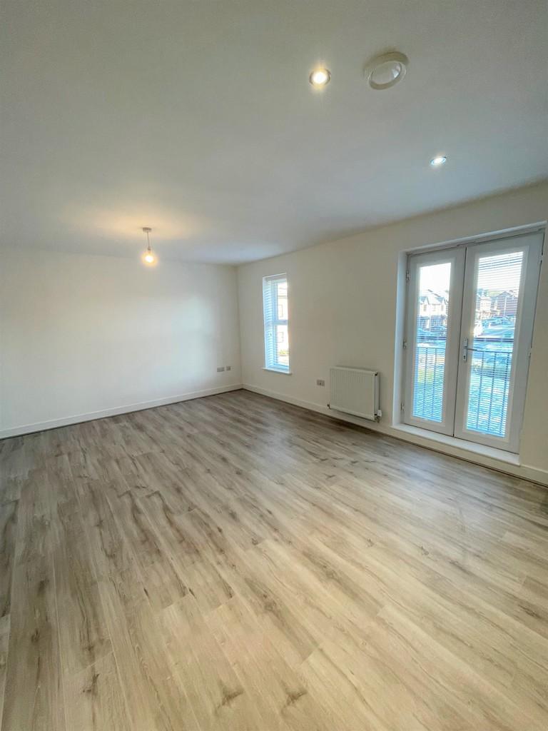 Summerson Way, Poynton 2 bed apartment £1,250 pcm (£288 pw)
