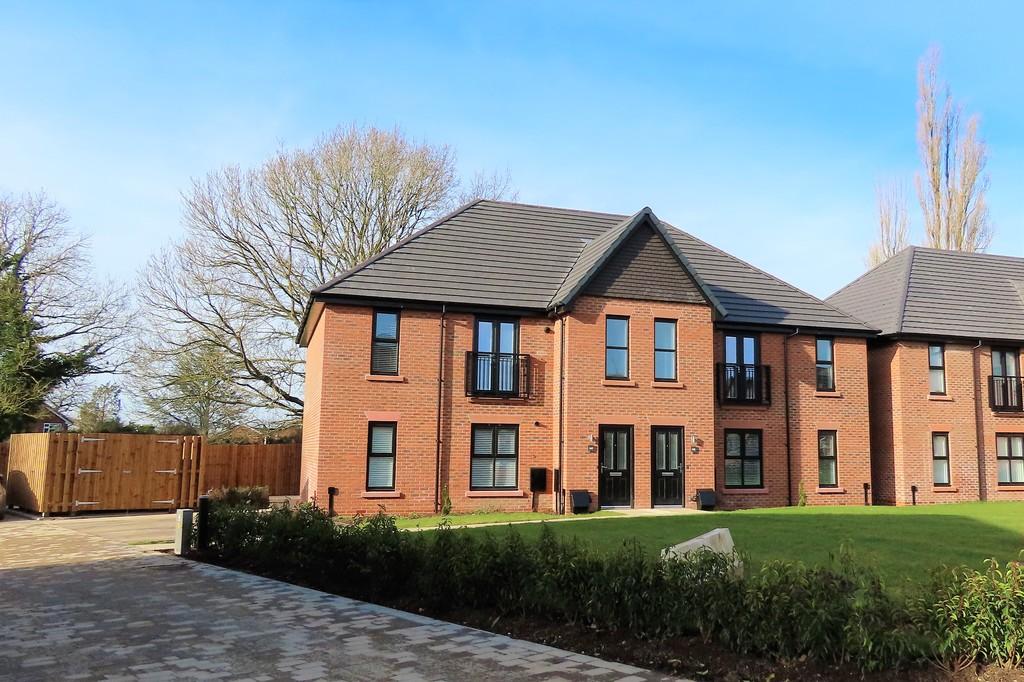 Summerson Way, Poynton 2 bed apartment £1,250 pcm (£288 pw)