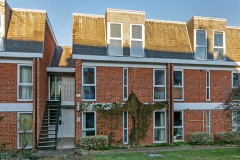 Flat 6, Elm Court Elm Road, Winchester, SO22 5BA