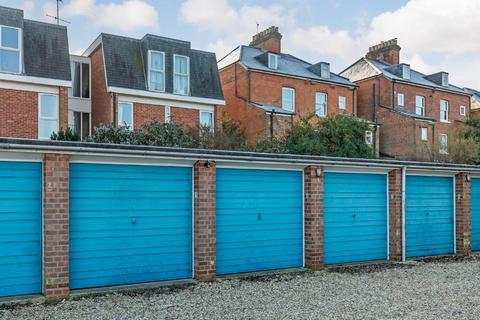 Flat 6, Elm Court Elm Road, Winchester, SO22 5BA