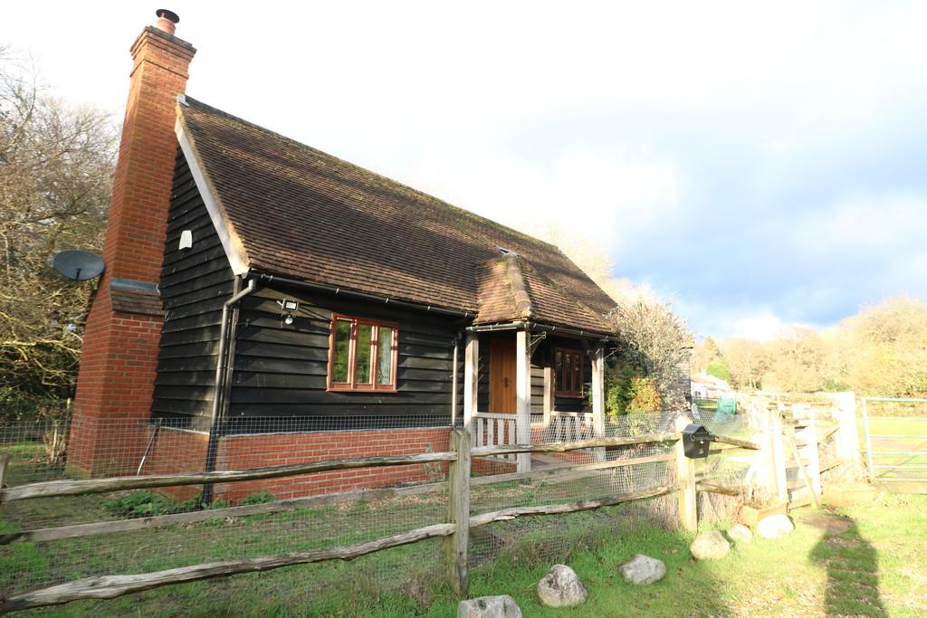 Mill Lane, Forest Green, Dorking 2 bed barn conversion £1,795 pcm (£
