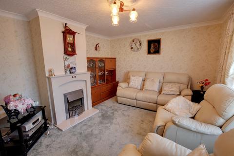 3 bedroom semi-detached house for sale - Waycross Road, Upminster