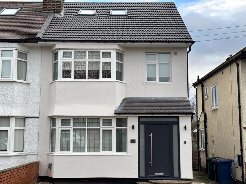 Broadfields Avenue, Edgware 4 bed semidetached house £3,250 pcm (£