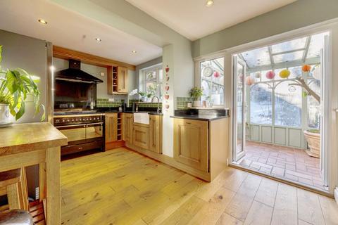 50 Grasmere Road, Purley, CR8 1DW
