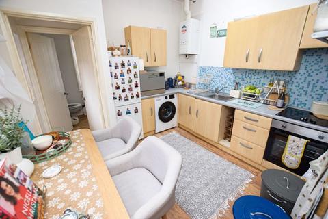 Flat 2, 31 Richmond Road, Exeter, EX4 4JF