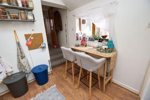 Flat 2, 31 Richmond Road, Exeter, EX4 4JF