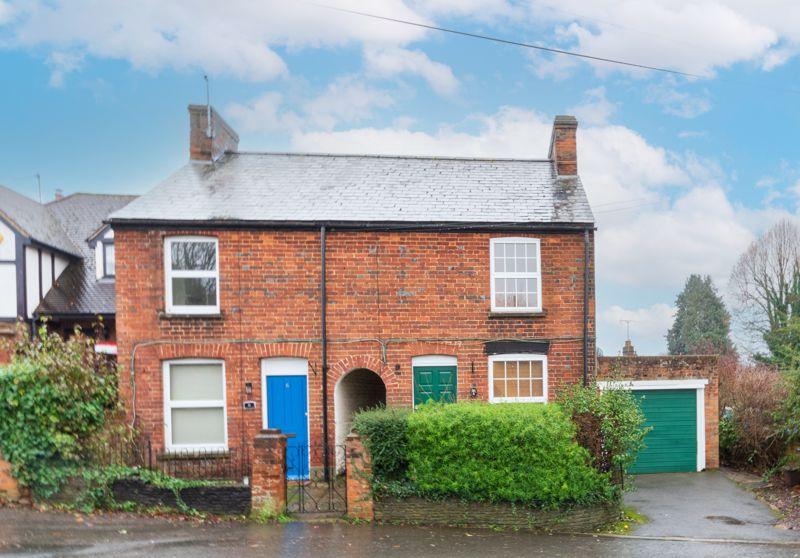 2 Bedroom Spacious Cottage with Garage Derehams Lane, Loudwater 2 bed