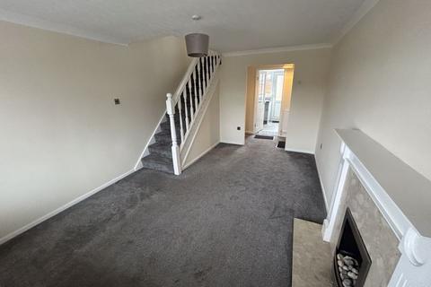 2 bedroom semi-detached house to rent, Farnworth Road, Stoke-On-Trent
