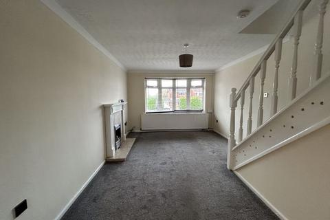 2 bedroom semi-detached house to rent, Farnworth Road, Stoke-On-Trent