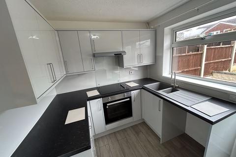 2 bedroom semi-detached house to rent, Farnworth Road, Stoke-On-Trent