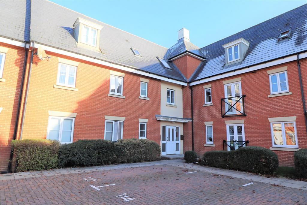 Priory Chase, Rayleigh, SS6 2 bed apartment to rent £1,100 pcm (£254 pw)
