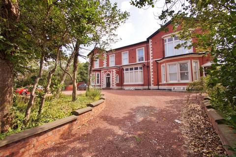2 bedroom apartment to rent, Queens Road, Southport, Merseyside, PR9