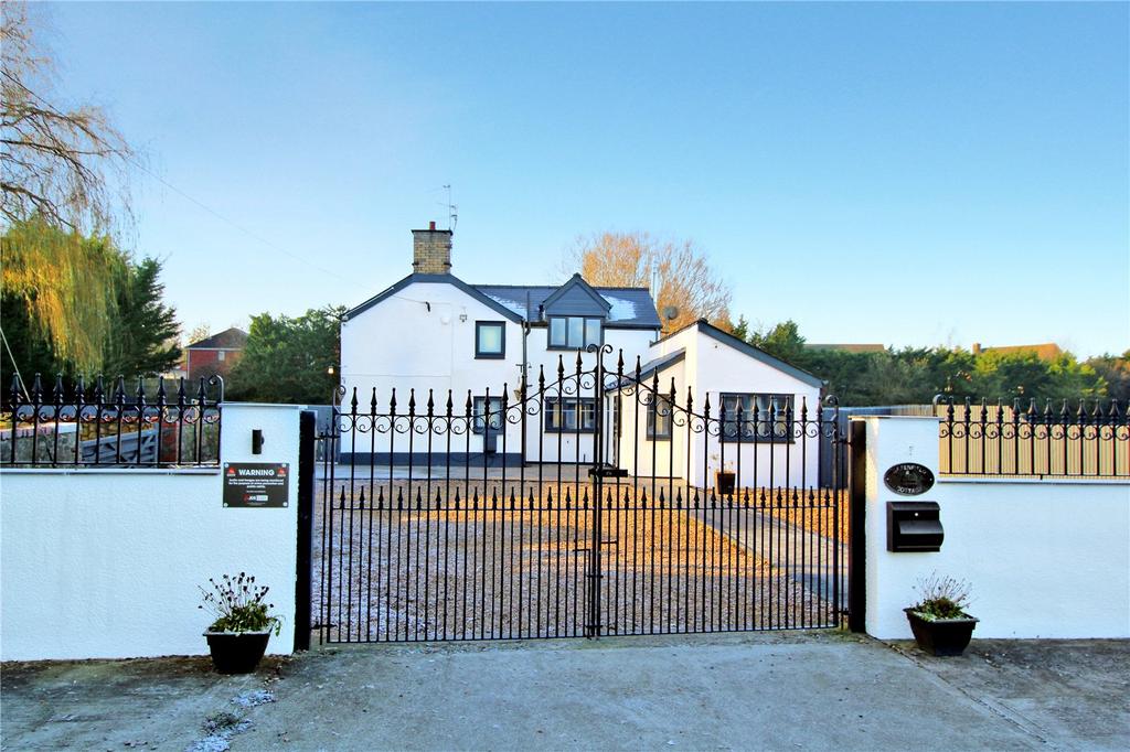 Ty Mawr Lane, Marshfield, Cardiff, CF3 3 bed detached house for sale £800,000