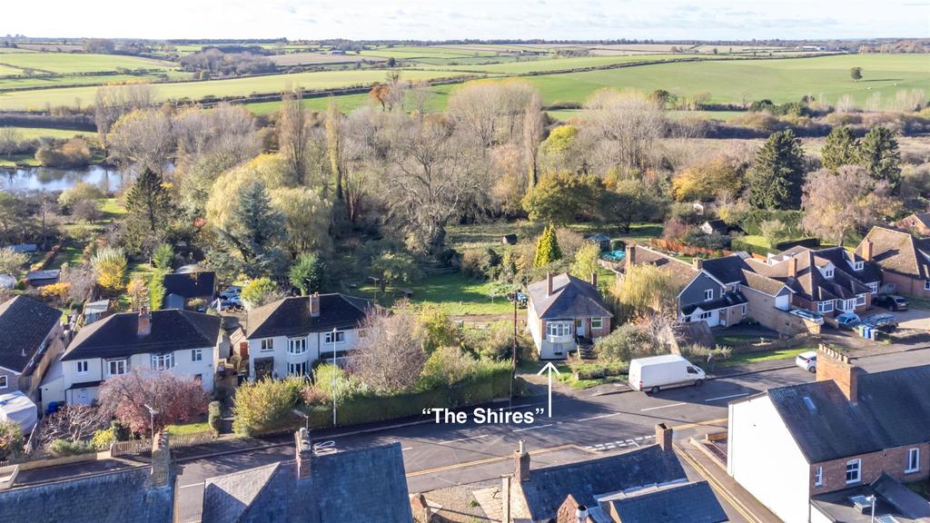 The Shires, Banbury Road, Brackley 4 bed detached house for sale £600,000